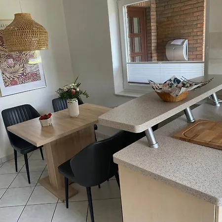 Ferienwohnung-emily-ruhig-gelegen-und-zentral-in-burg-700-m-bis-burgstaaken Apartmán *